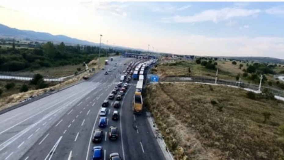 NAKON PREDAHA ZA PRAZNIKE, POVRATAK U GUŽVANJAC: Očekuje se pojačan saobraćaj na granicama i naplatnim rampama