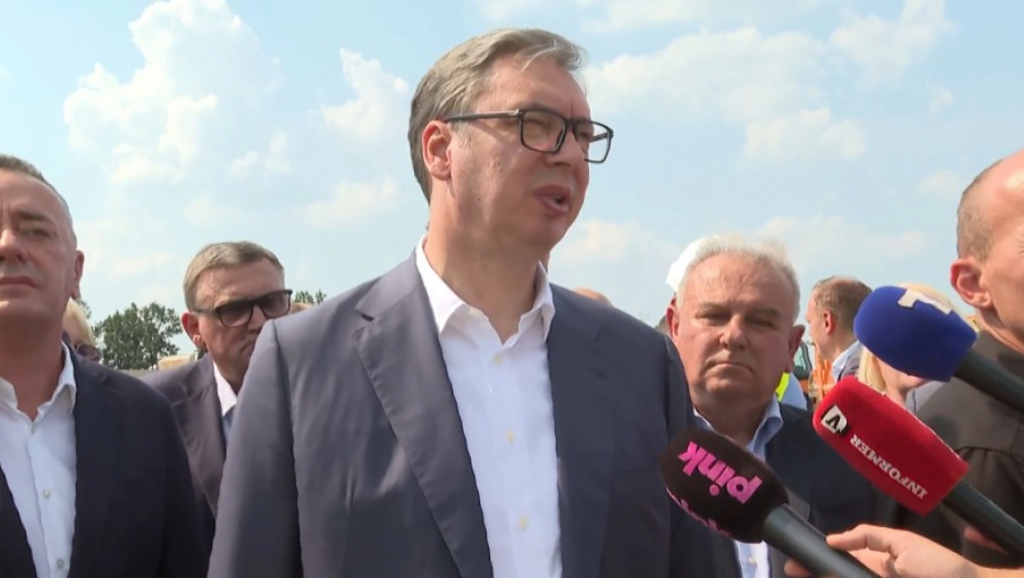 Predsednik Vučić obilazi radove na obilaznici oko Kragujevca