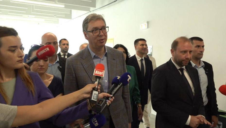 Predsednik Vučić prisustvuje ceremoniji otvaranja nove zgrade aerodroma "Konstantin Veliki" u Nišu