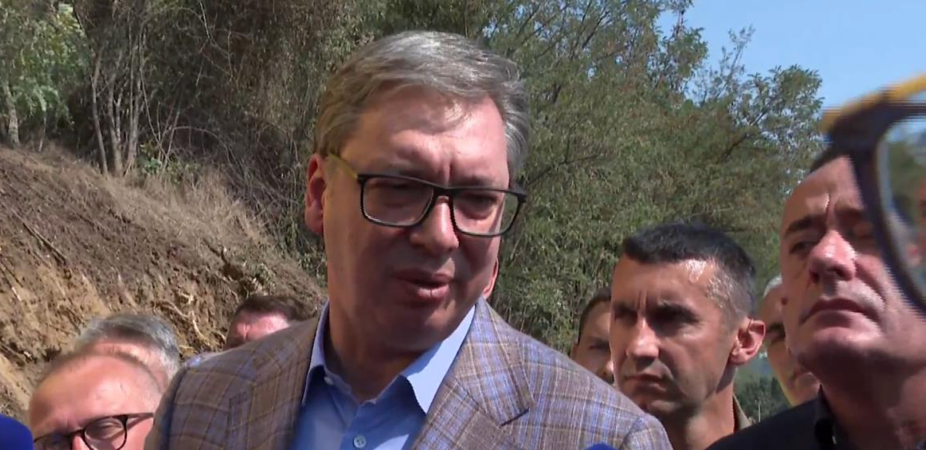 Predsednik Vučić obilazi radove na rekonstrukciji puta Bojić - Tekeriš