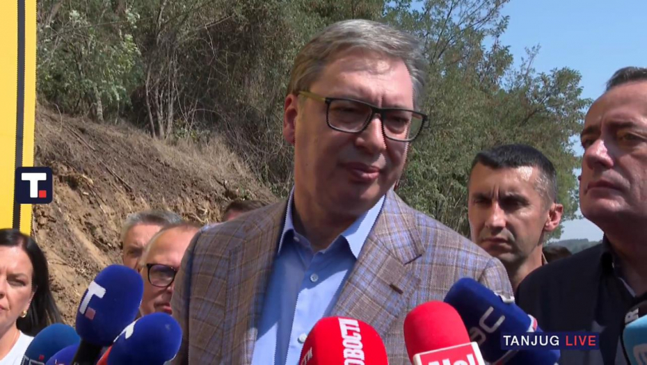 Predsednik Vučić obilazi radove na rekonstrukciji puta Bojić - Tekeriš