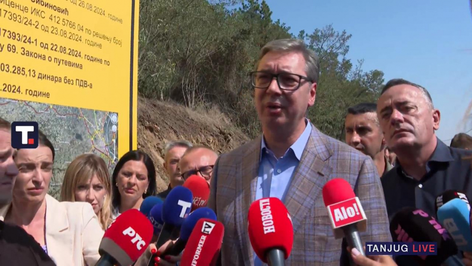 Predsednik Vučić obilazi radove na rekonstrukciji puta Bojić - Tekeriš