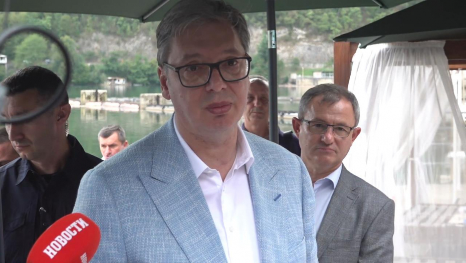 Razgovor sa ribolovcima, predsednik Vučić na ručku u Malom Zvorniku