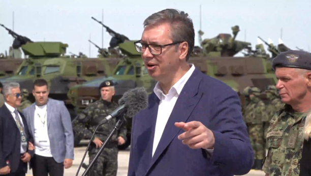 Predsednik Vučić na prikazu sposobnosti Vojske Srbije "Zastava 2024" u Batajnici