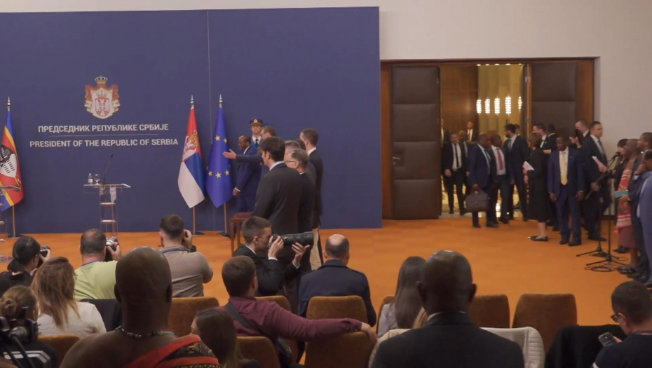 Ceremonija razmene sporazuma uz prisustvo predsednika Vučića i NjKV Msvatija III i izjave za medije