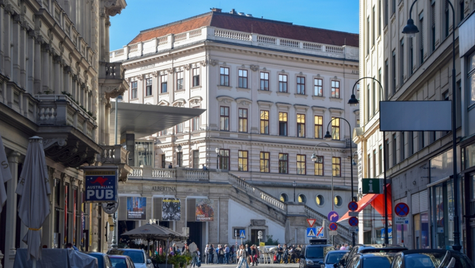 KRITIČNO U AUSTRIJI Živi se gore nego ikad, štedi se za račune, greje jedna soba i diže kredit za popravku veš mašine! - Alo.rs