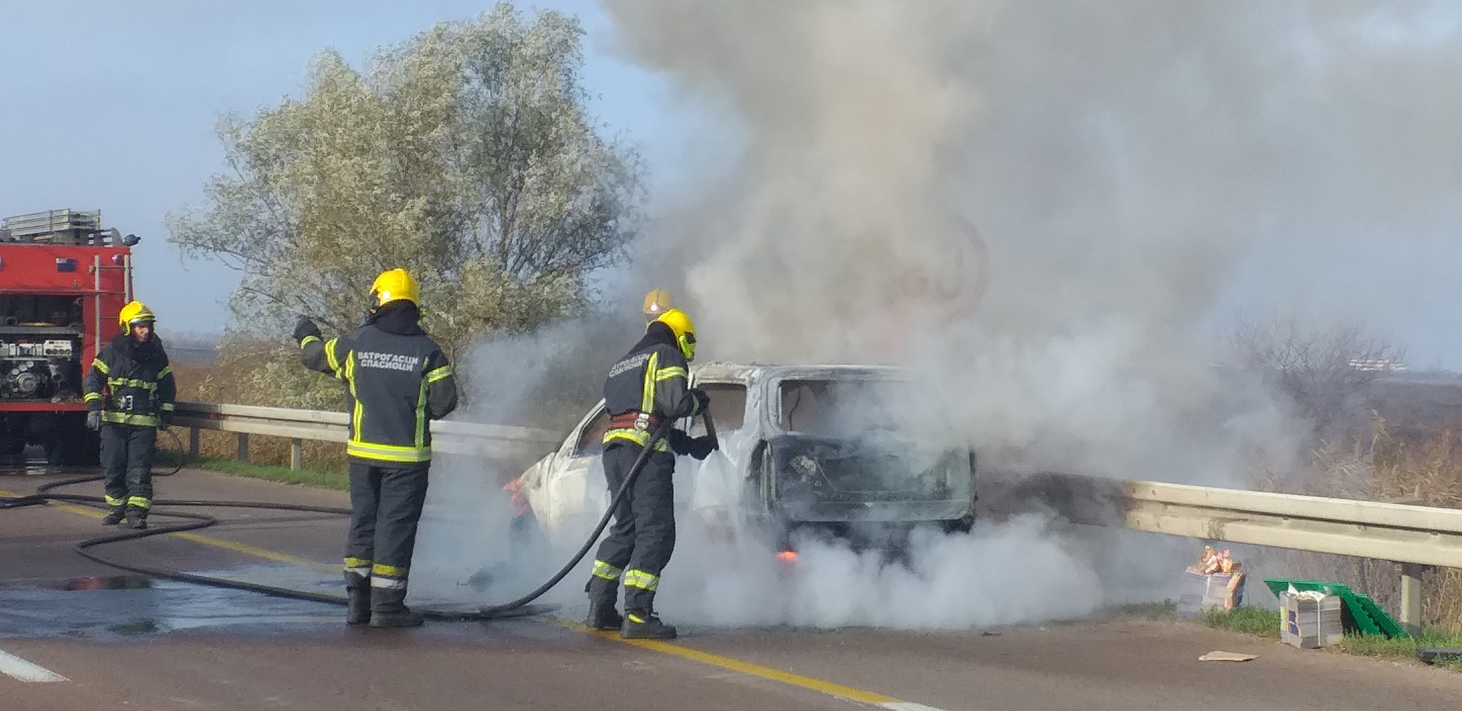 AUTO IZGOREO K'O ŠIBICA, A PIROMAN ZAVRŠIO IZA BRAVE Policija brzo otkrila osumnjičenog