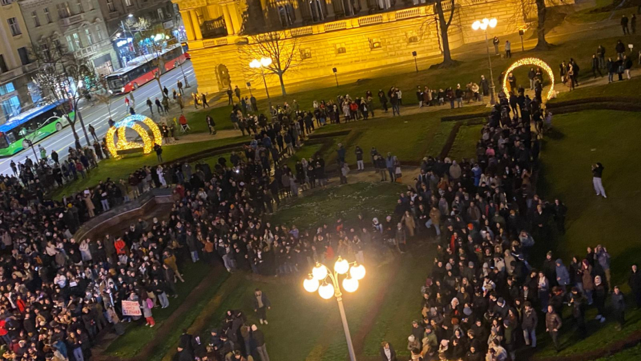 Protest ispred Predsedništva