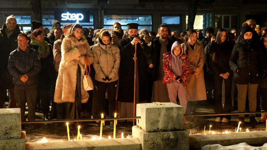 Cetinjani pale sveće