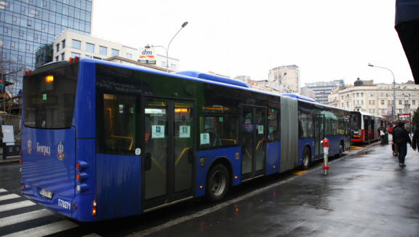 Plavi autobus