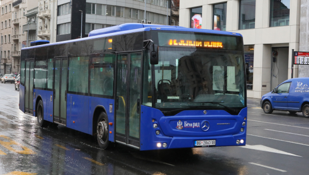 Plavi autobus