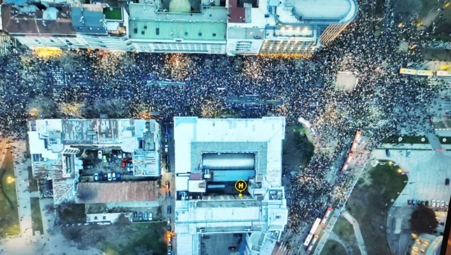 PROTEST PROPAO Ispred Ustavnog suda bilo upola manje ljudi nego na Slaviji - Alo.rs