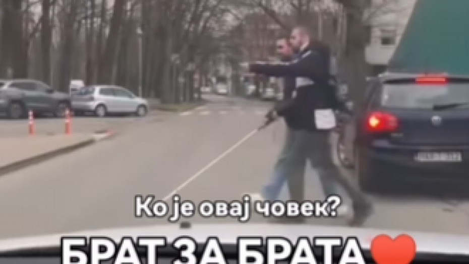 MLADIĆ NAIŠAO NA MOMKA SA ŠTAPOM, ZBOG NJEGOVE REAKCIJE ZANEMELA SRBIJA! Snimak preplavio društvene mreže, njegova sestra mu uputila JAKE reči! (VIDEO)