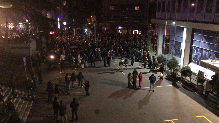 ODRŽAN POLITIČKI PROTEST ISPRED RTS-a Centar grada blokiran, među prisutnima bio i Dragan Đilas (FOTO/VIDEO) - Alo.rs