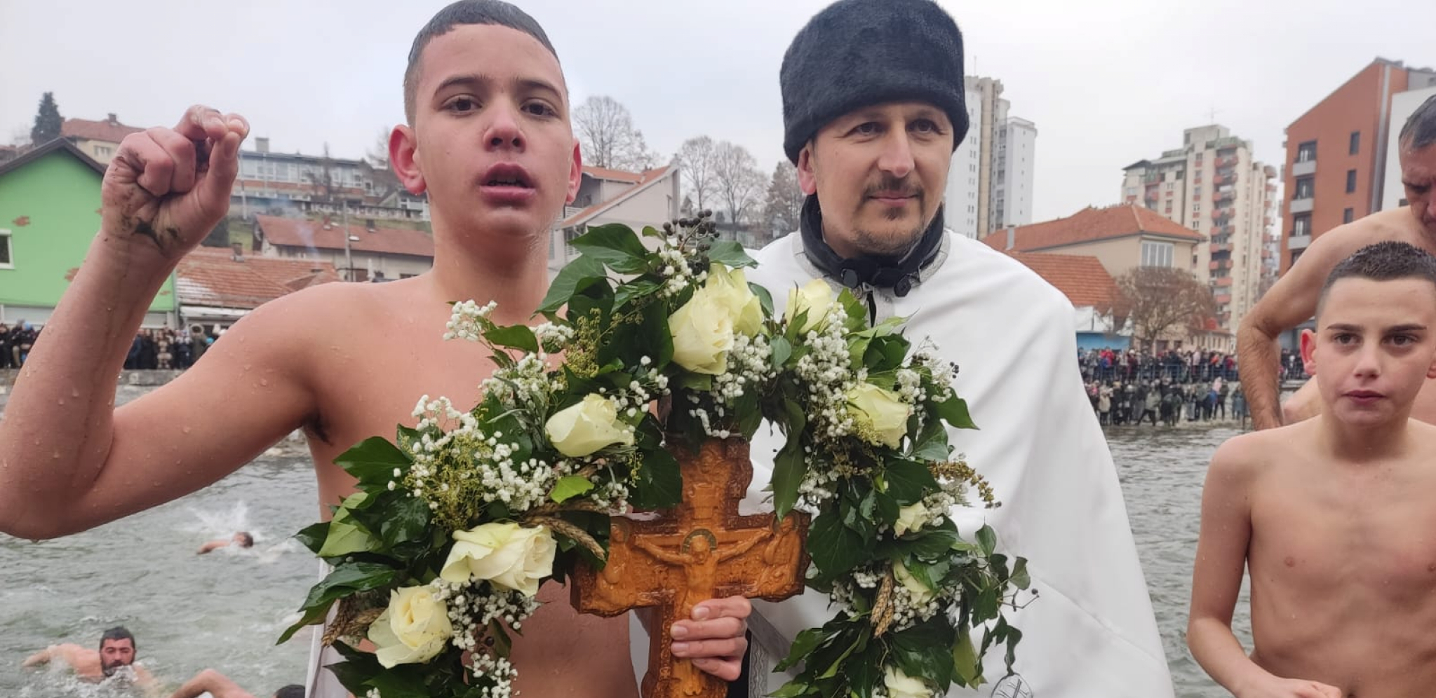 STRAHINJA  (13) PRVI PUT ZAPLIVAO ZA ČASNI KRST I OSVOJIO GA! Pripadnici MUP-a u Užicu poslali emotivnu poruku: "Mi smo danas tu zbog tebe" (FOTO/VIDEO)