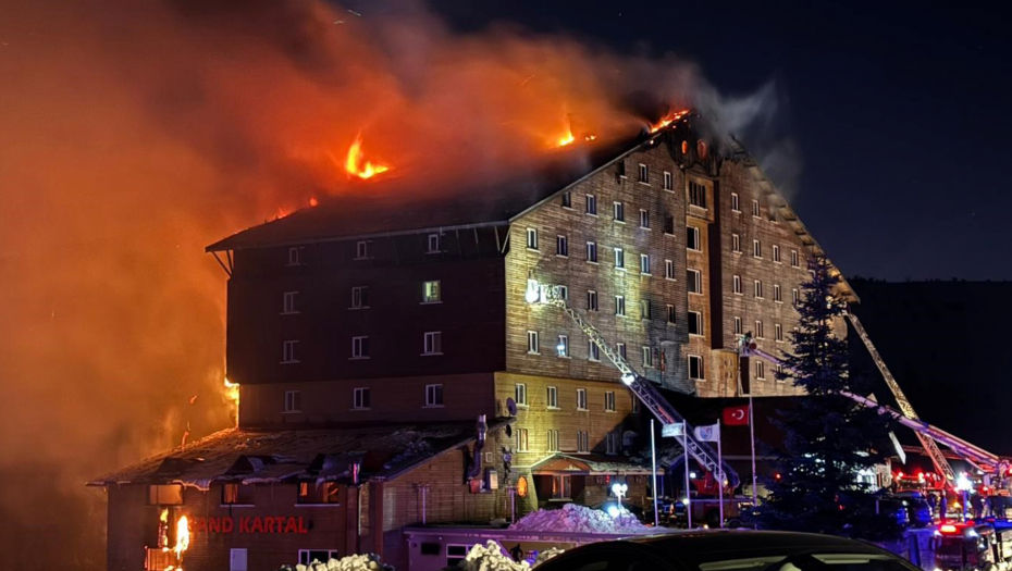 10 LJUDI POGINULO U POŽARU Vatra buknula u 3.30 ujutru, raste broj povređenih u turskom hotelu (FOTO/VIDEO)