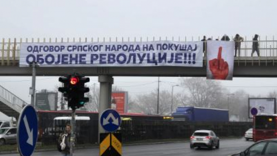 SVE JASNO! Transparenti sa odgovorom srpskog naroda na pokušaj obojene revolucije osvanuli u Srbiji (FOTO)