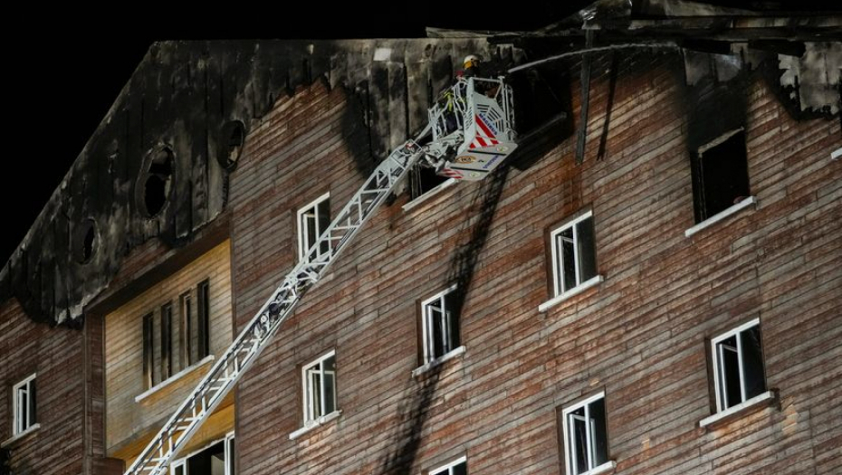 BORILI SU SE ZA ŽIVOT DO POSLEDNJEG MOMENTA, ONDA IH JE VATRA PROGUTALA! Sablasne scene iz hotela gde je izgorelo više od 70 ljudi! (FOTO)