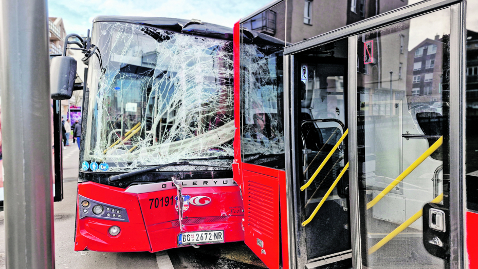 "AUTOBUS JE PROLETEO NA DESET SANTIMETRA OD MENE" Istraga o udesu sudara dva autobusa u toku, povređeni iz udesa su u dobrom stanju