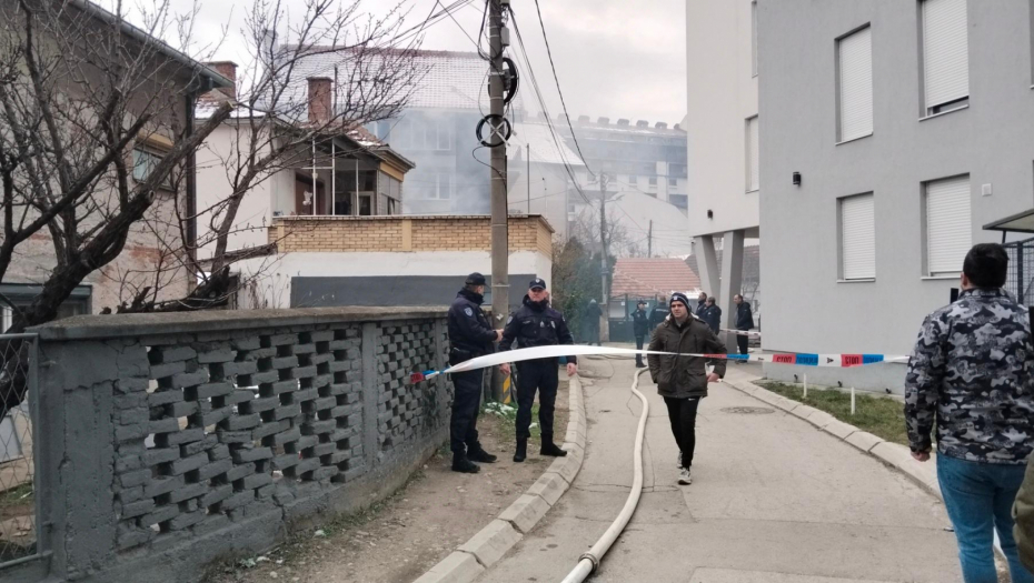 EKSPLOZIJA BI GA RAZNELA DA NIJE IZAŠAO DA PREPARKIRA AUTO?! Prvi snimci užasa u Nišu! (FOTO)