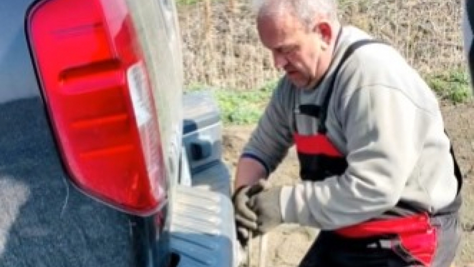 ''ZAMALO DA POSTANEM TIKA ŠPIC...'' Pančevci tražili ćup sa blagom kao u popularnoj seriji, zbog hit snimka ljudi plaču od smeha! (VIDEO) - Alo.rs