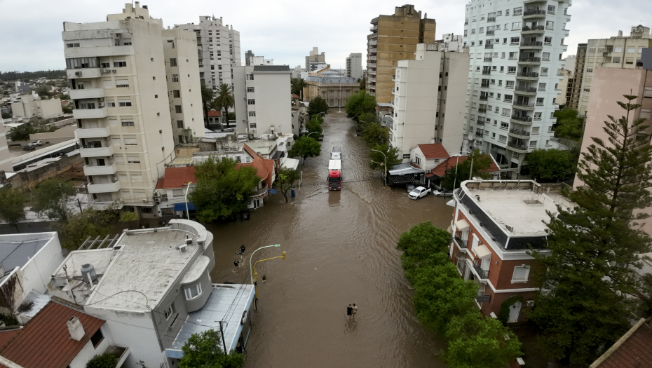 U STRAVIČNIM POPLAVAMA NASTRADALO NJIH DESETORO! Oružane snage pomagale ljudima prilikom spasavanja (VIDEO)