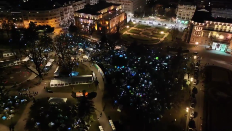 STUDENTI KOJIŽELE DA UČE OSVETLILI PIONIRSKI PARK