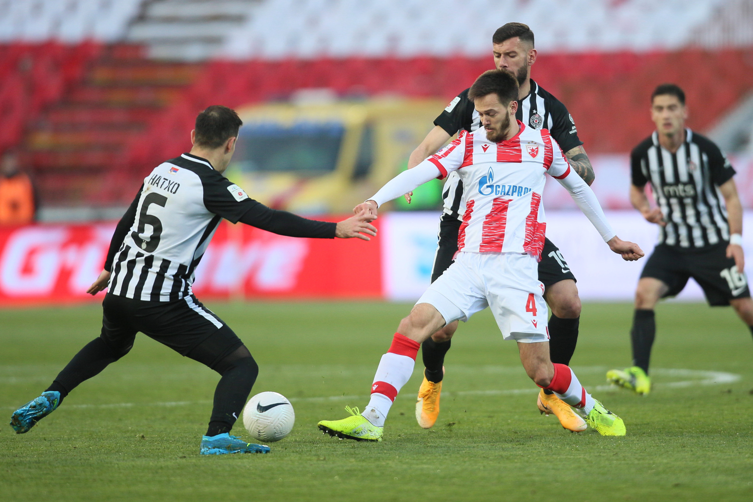 Црвена звезда манчестер. Майсторович Црвена. Partizan Crvena zvezda. Марко Габелич Црвена звезда. Црвена Jабука.