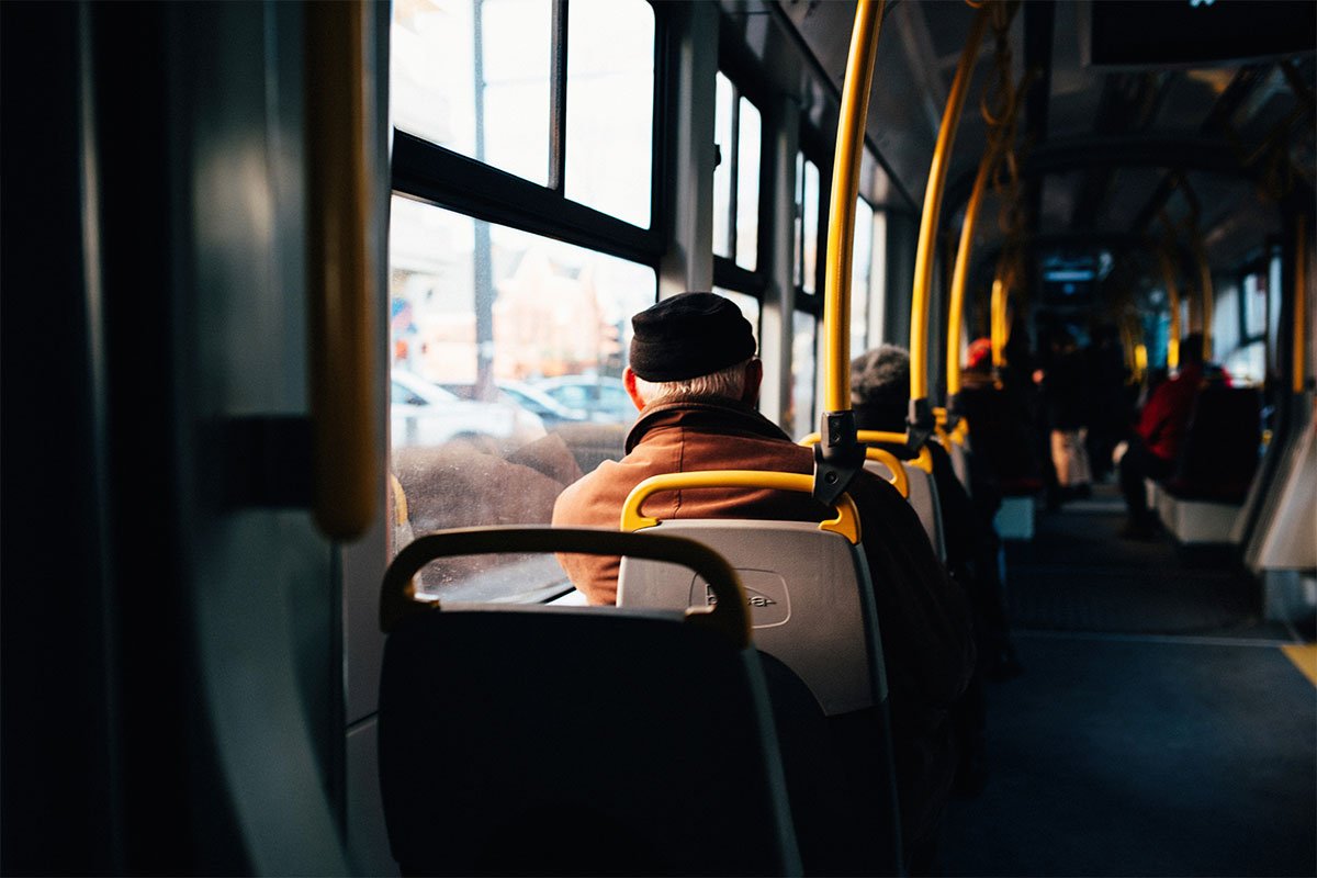 Čovek izdahnuo u autobusu naočigled putnika