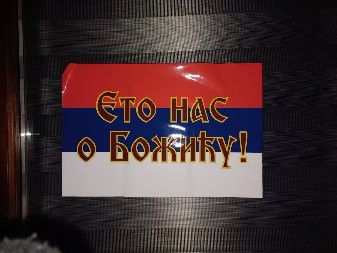 "ETO NAS O BOŽIĆU!" Sever Kosova oblepljen plakatima! Poruka za sve Srbe (VIDEO)