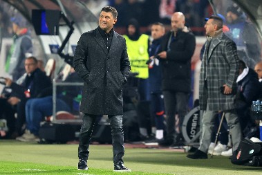 VLADAN MILOJEVIĆ NIJE MOGAO DA ČUJE BOLJE VESTI Jedan od ključnih igrača Zvezde spreman za Štutgart