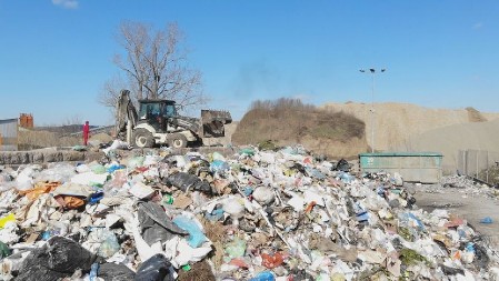 DEPONIJA DUBOKO ZATVORENA! Od 70 do 100 tona smeća svaki dan se prikupi u Užicu!