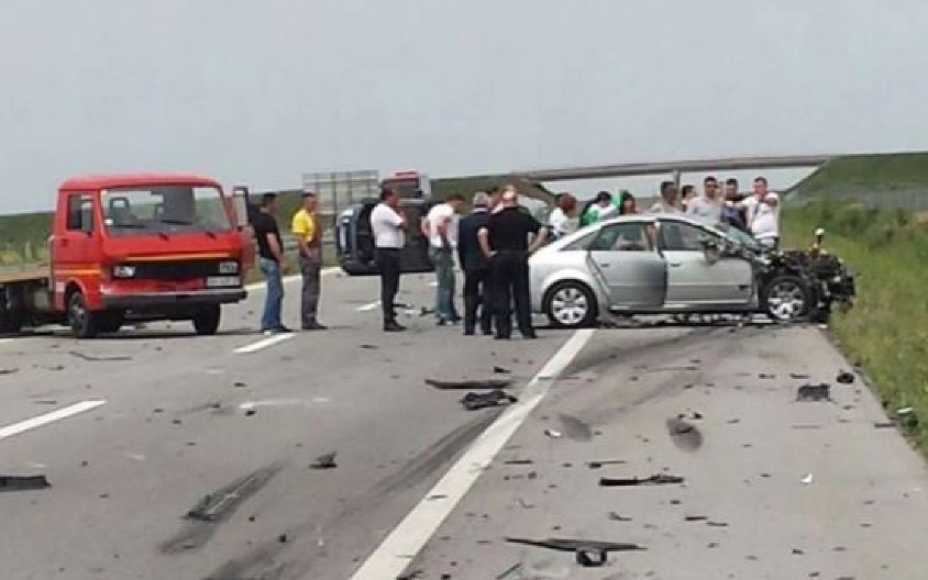 NAŠ PEVAČ IMAO JEZIVI UDES! Automobil potpuno smrskan, on jedva preživeo!