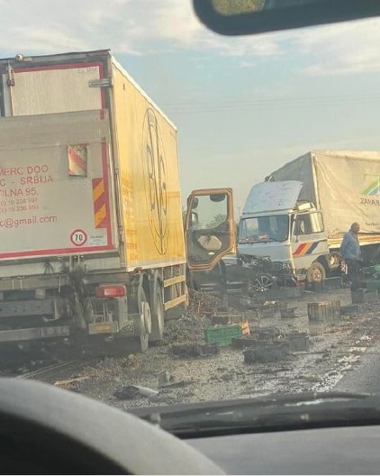 JEZA U RAKOVICI Na nadvožnjaku  zbog leda proklizao pa došlo do lančanog sudara