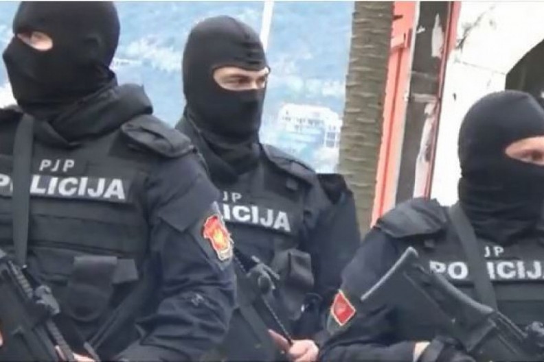 MOMCI IZ SRBIJE UHAPŠENI U CRNOJ GORI Oni su pali u Nikšiću zbog sumnje da su planirali ubistvo