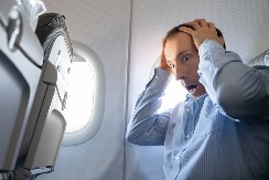 HAOS U AVIONU, PUTNICI PLAKALI VRIŠTALI I POVRAĆALI Pilot pola sata kružio iznad grada, nakon ovih stjuardesinih reči zavladao totalni muk!