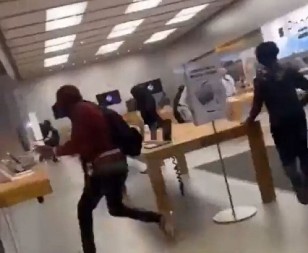 UPAO NAURUŽAN I ZAPRETIO RADNICI DA ĆE JE UBITI UKOLIKO MU NE DA NOVAC  Beogradska policija traga za razbojnikom