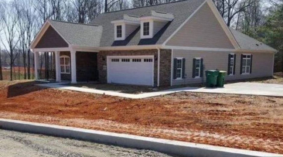 "NOVA KUĆA NA PRODAJU - JEFTINO" Mladi par neće ni da se useli u svoj dom, pogledajte zbog čega