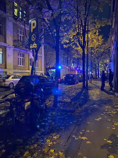 PRVE SLIKE POŽARA U DALMATINSKOJ ULICI Vatra zahvatila krov zgrade (FOTO/VIDEO)