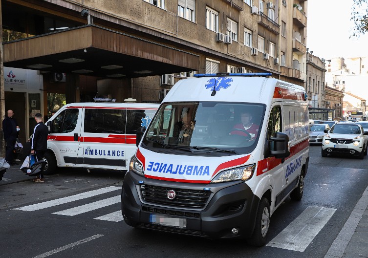 PRED ZORU NA TINEJDŽERA KOJI JE KRENUO U ŠKOLU NALETEO KAMION  Hitna pomoć intervenisala 110 puta