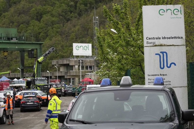 GENERALNI ŠTRAJK U ITALIJI: Hiljade zaposlenih na ulicama zbog pada kupovne moći i niskih plata (FOTO)