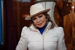 OD TREME PRED TITOM DO PEVANJA SA GADAFIJEM Neverovatne životne priče pevačice Nede Ukraden