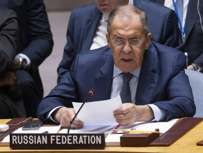 ''PUMPANJE UKRAJINE ORUŽJEM NIJE PUT DO MIRA''! Lavrov porukom uzdrmao Vašington: Spremni smo...