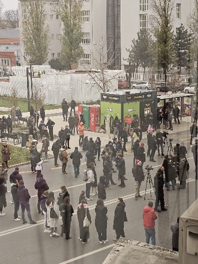 ŠAKA JADA ISPRED SKUPŠTINE NOVOG SADA Opasan debakl opozicionih ekstremista (FOTO)