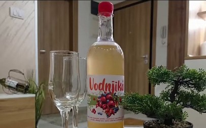 Srbi ludi za pićem koje proizvodi Predrag: Stari "eliksir" leči i mamurluk, a njemu donosi dobru zaradu