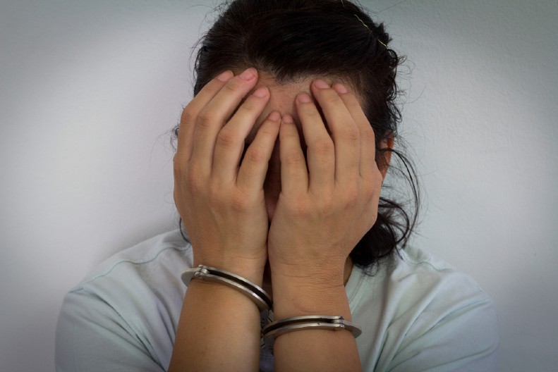 PRITVORENI RODITELJI ČIJE SU BEBE PRONAĐENE ZAKOPANE U DVORIŠTU "Ne pričaju, rade samo jednu stvar!"