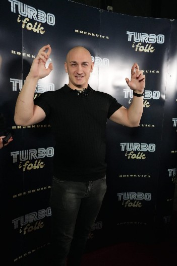 "ADAKTAR JE BIO U PELENAMA KADA SAM JA CRTAO OBRVE" Desingerica zapenio na Adama, žestoko mu odgovorio!