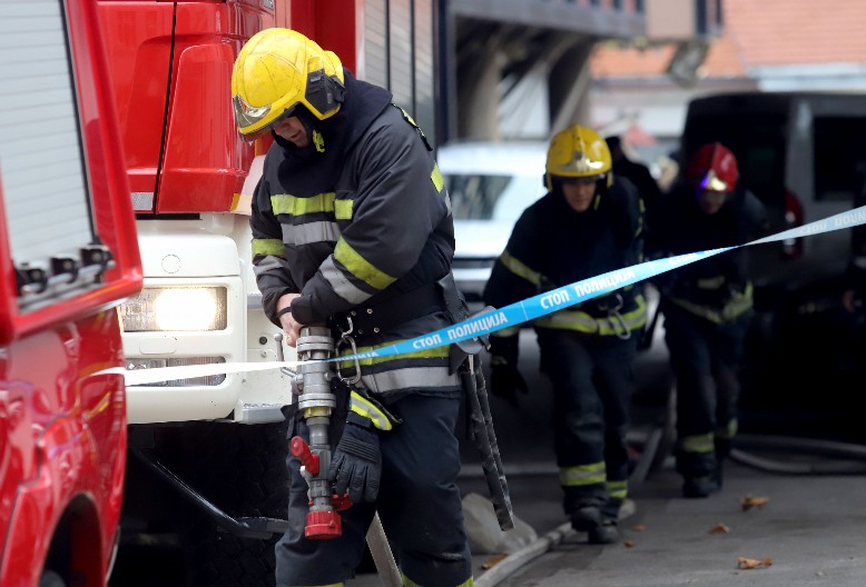 "U STANU JE BIO DIM, A NJEGA SU PRONAŠLI PORED ELEKTRIČNOG ŠPORETA" Komšija ispričao jezive detalje tragedije u Nišu