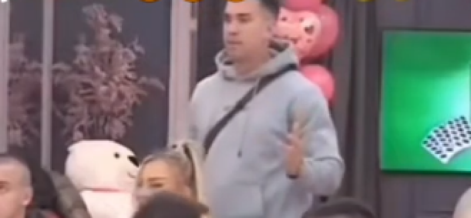 BRUTALNO PONIŽAVANJE U UŽIVO PROGRAMU Mateja urnisao Aneli, spominje familiju, ne bira reči! (VIDEO)