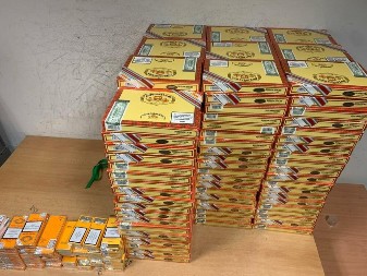 SRBINU NA AERODROMU U PODGORICI ZAPLENJENI TOMPUSI OD 95.000 EVRA! Crnogoac švercovao oružje!